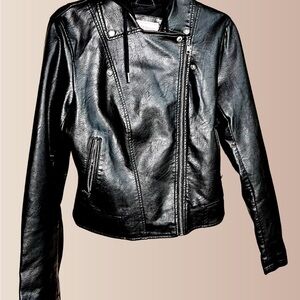 Levi’s Classic Women’s Black Leather Biker Jacket | Fits Petite Sizing